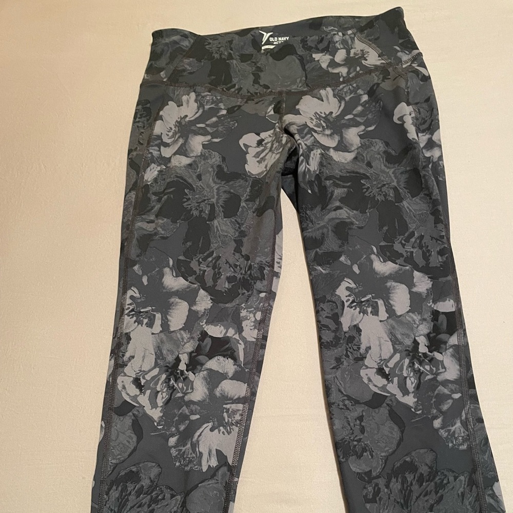 Old Navy Active Go Dry Crop Leggings